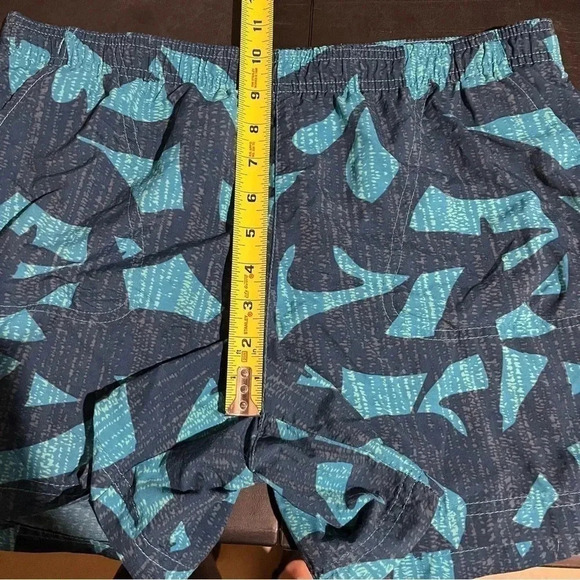 Columbia Women's Medium Blue Geometric Nylon Shorts Pull On Zippered Pocket - Picture 9 of 10